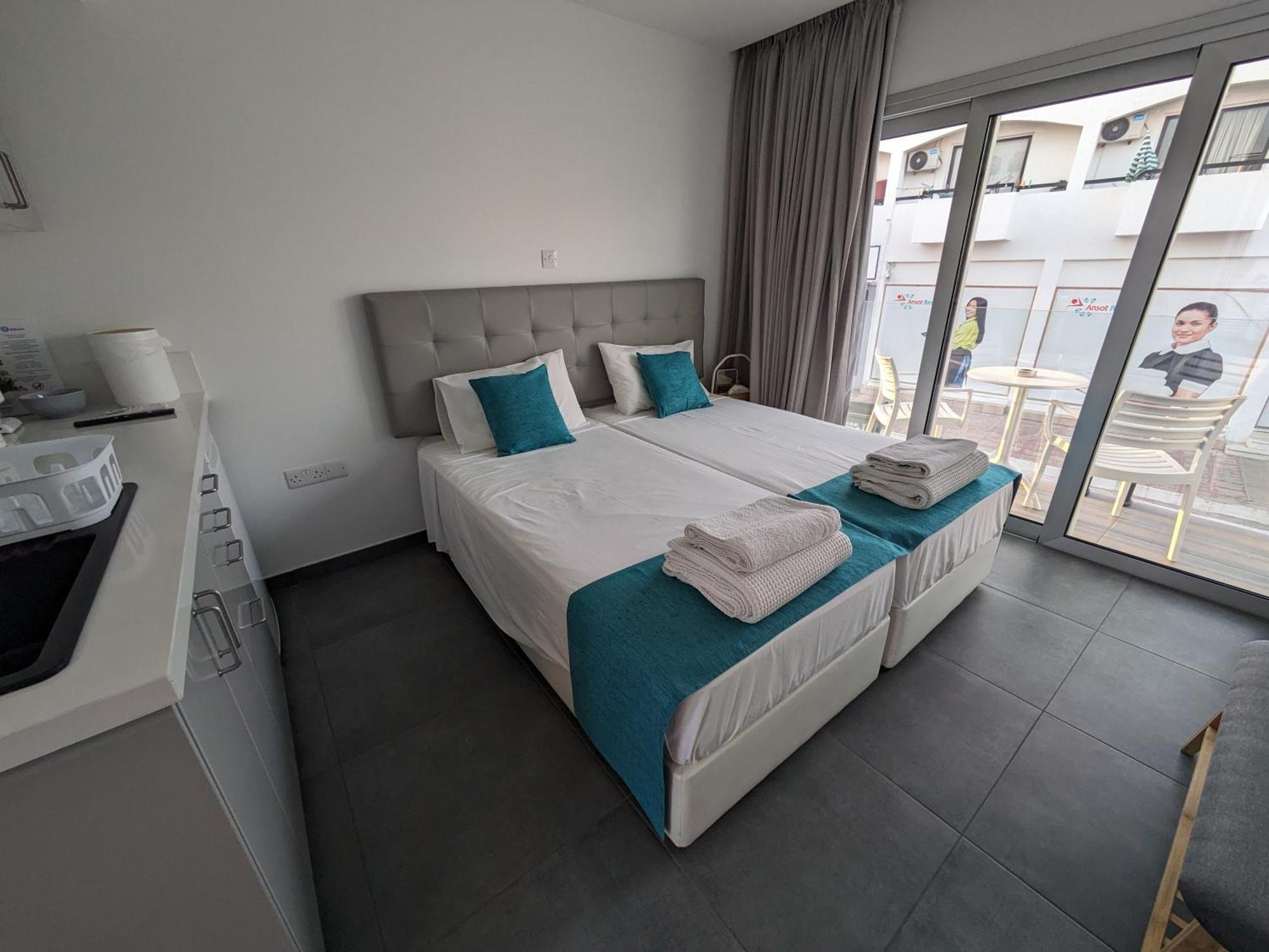 Memory Apartments 아이아 나파 외부 사진